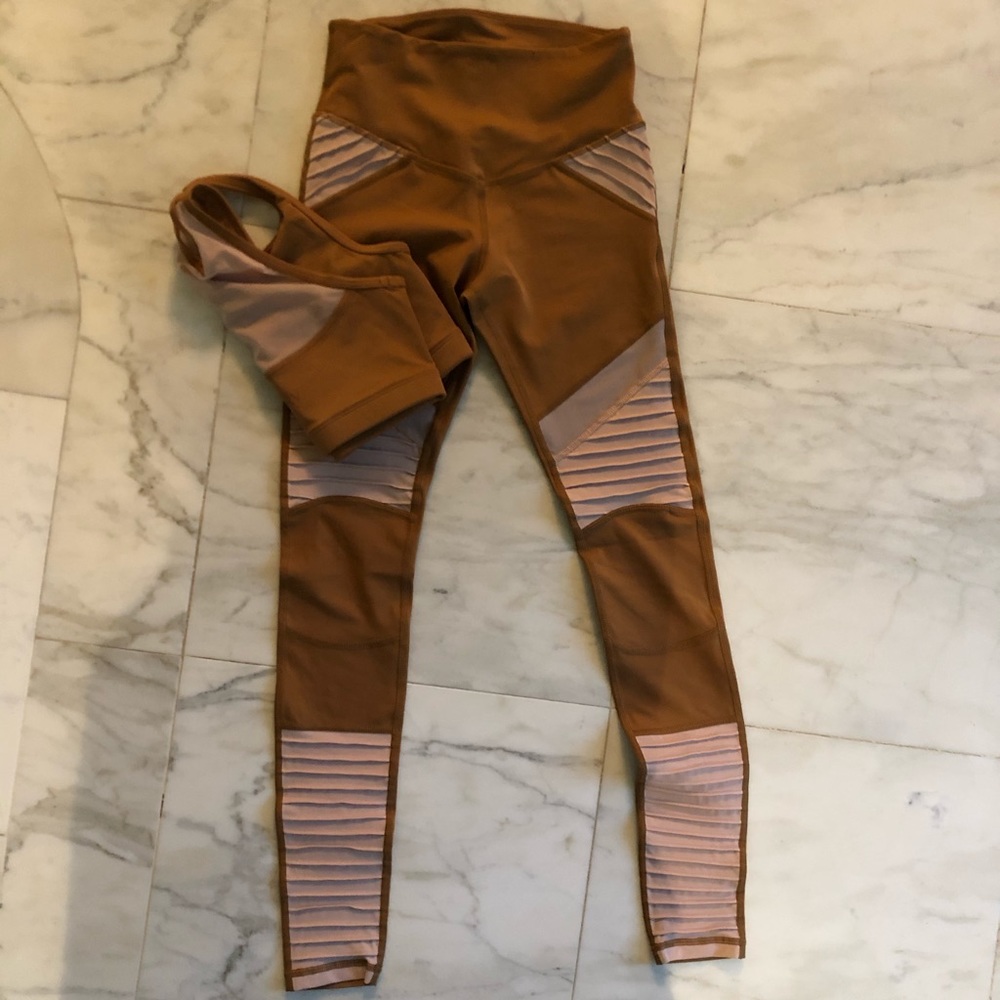 Fitted workout set by “L’URV”